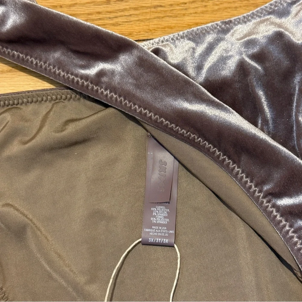 SKIMS SWIM (RARE) UMBER Bottoms.